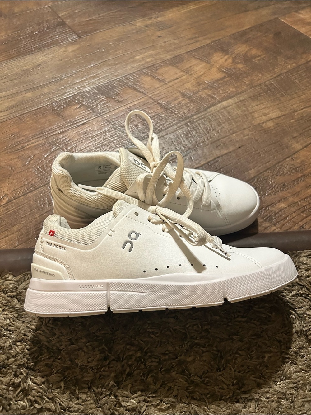 On The Roger Advantage; Women’s size 7